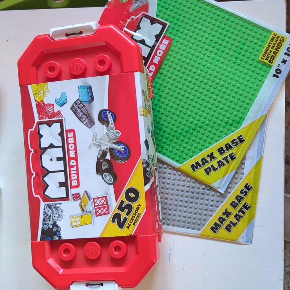 New Build More Max 250 Piece Building Set Sealed, 2 Base 10"x10" Plates